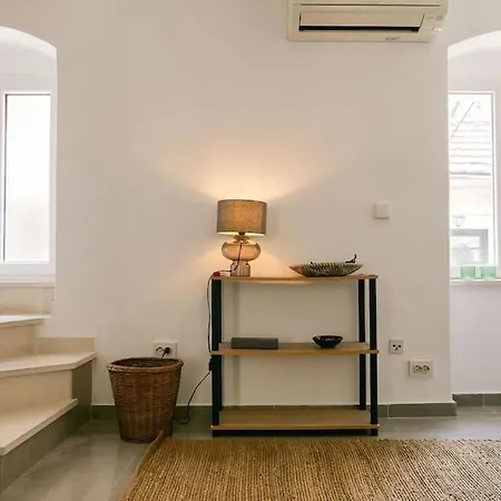Cozy Townhouse With Garden בית נופש
